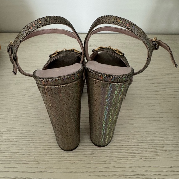 Gucci Horsebit-detailed metallic leather platform sandals in size 36. - Picture 5 of 11